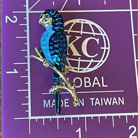 Vintage Blue Enamel Parrot Bird Brooch Pin Gold Tone - Picture 6 of 6